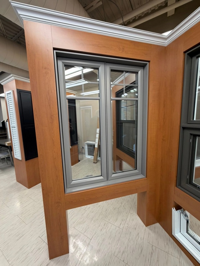 Fenêtre à battant avec carrelage décoratif